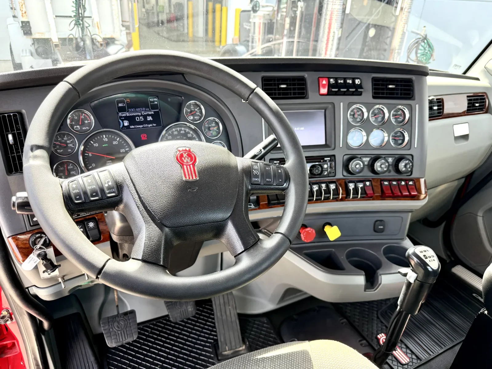 2022 Kenworth T880 in New Lenox, IL — photo 15