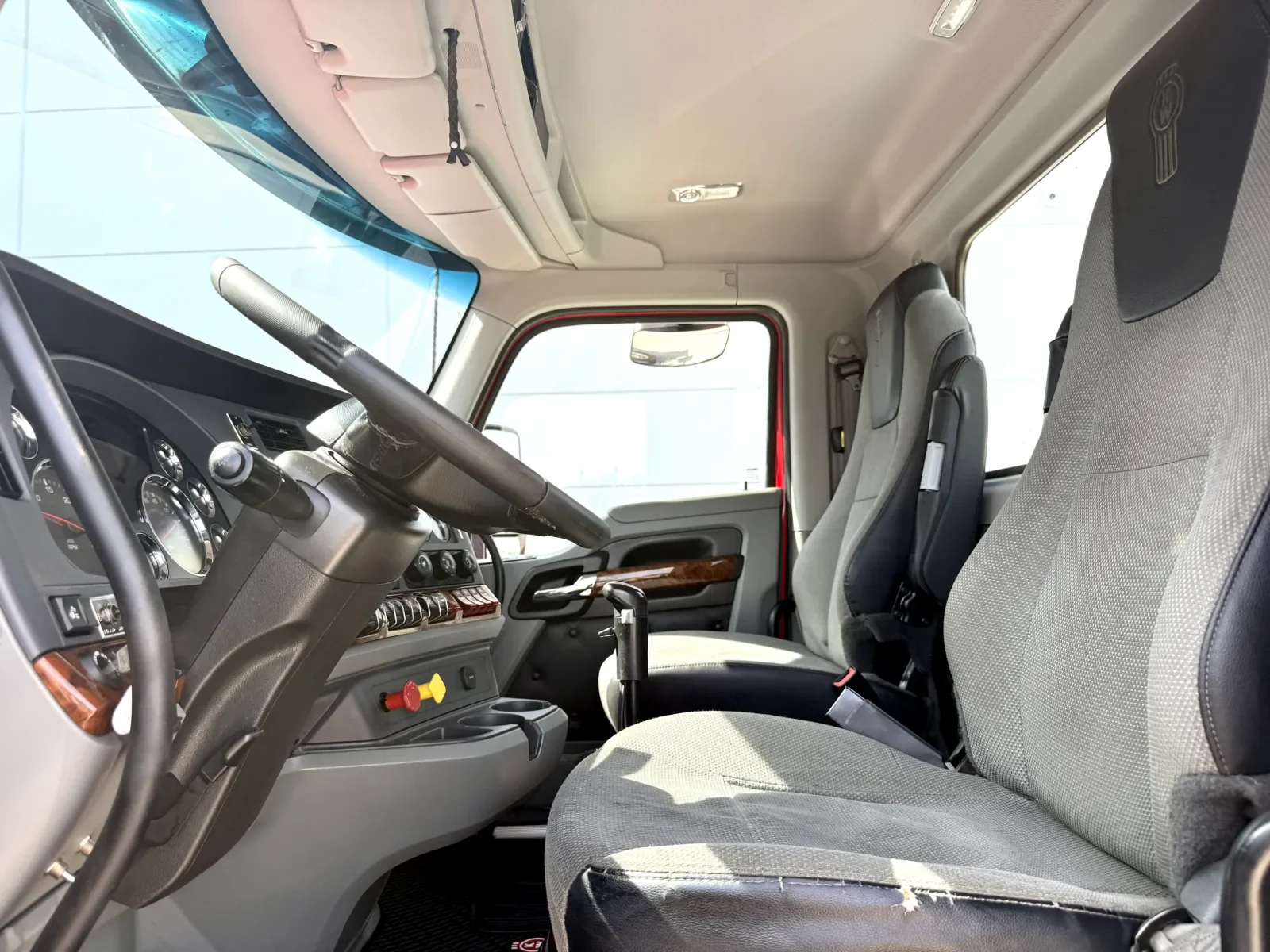 2022 Kenworth T880 in New Lenox, IL — photo 14