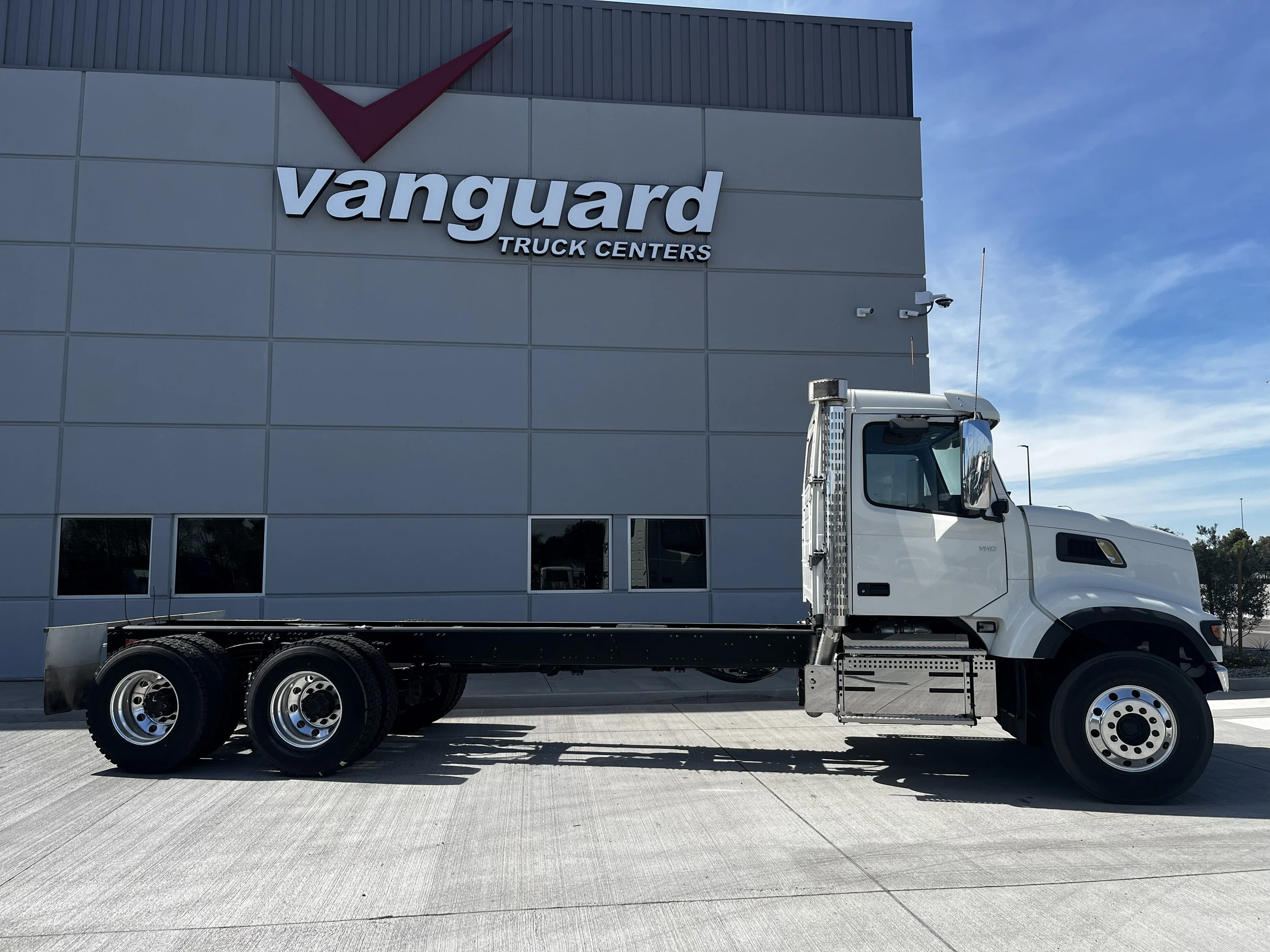 2026 Volvo VHD 300 in Tolleson, AZ — photo 2