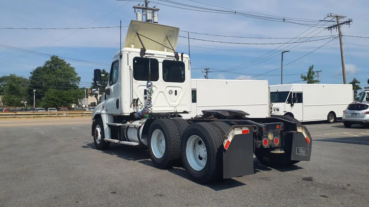 2018 Freightliner Cascadia in Norwood, MA — photo 6