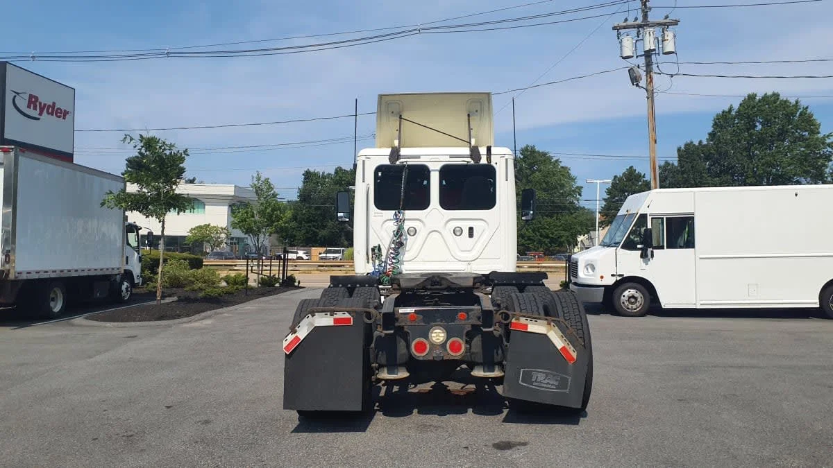 2018 Freightliner Cascadia in Norwood, MA — photo 5