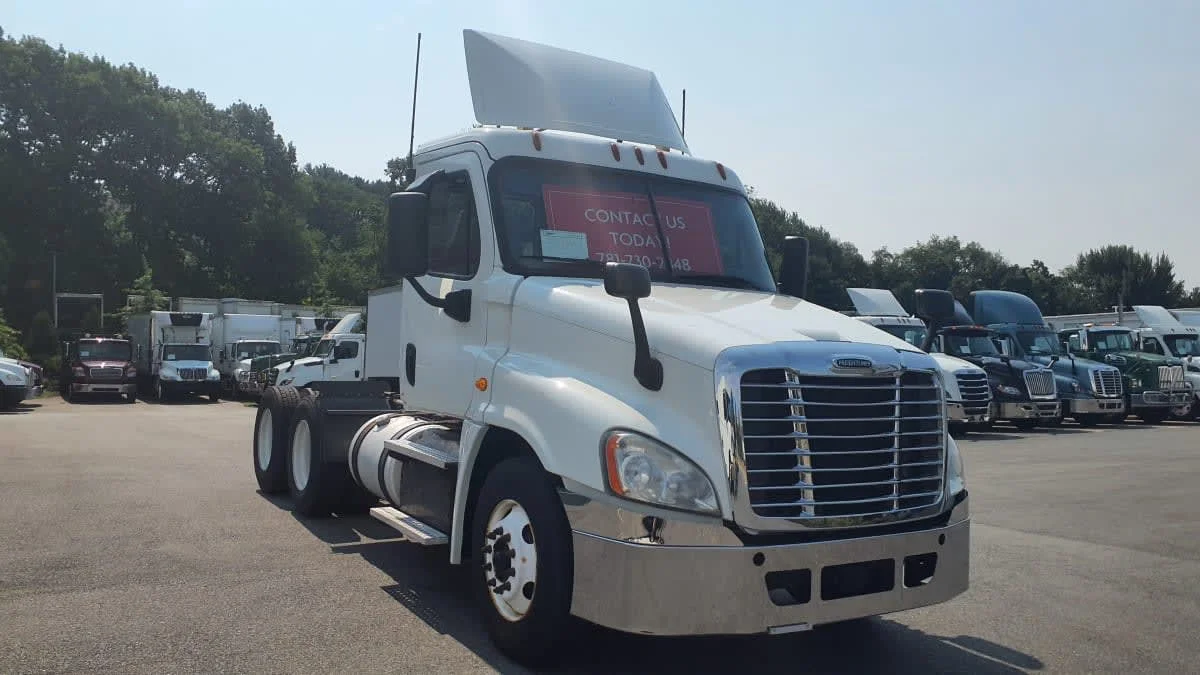 2018 Freightliner Cascadia in Norwood, MA — photo 3
