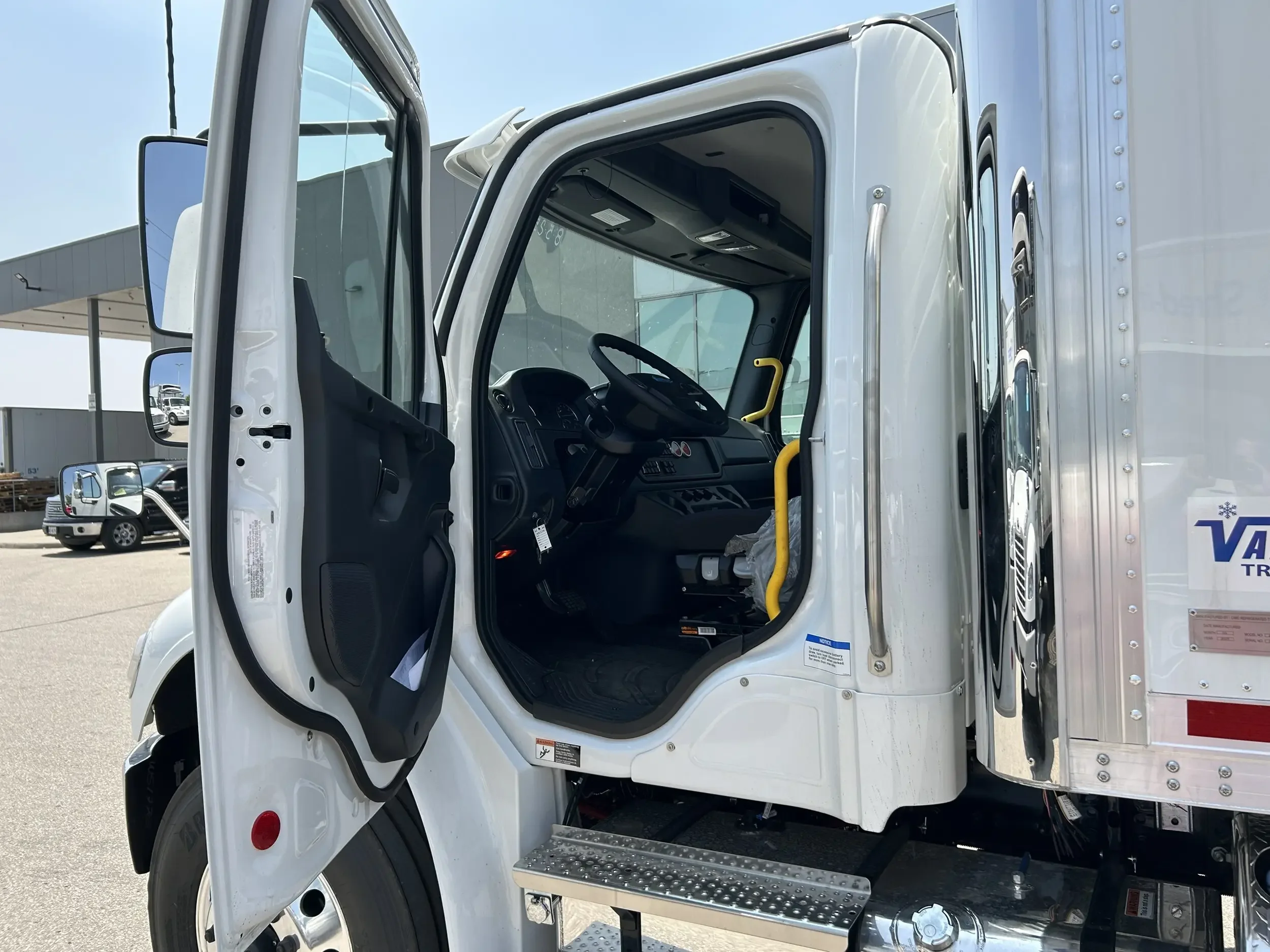 2026 Freightliner M2 106 - image 8