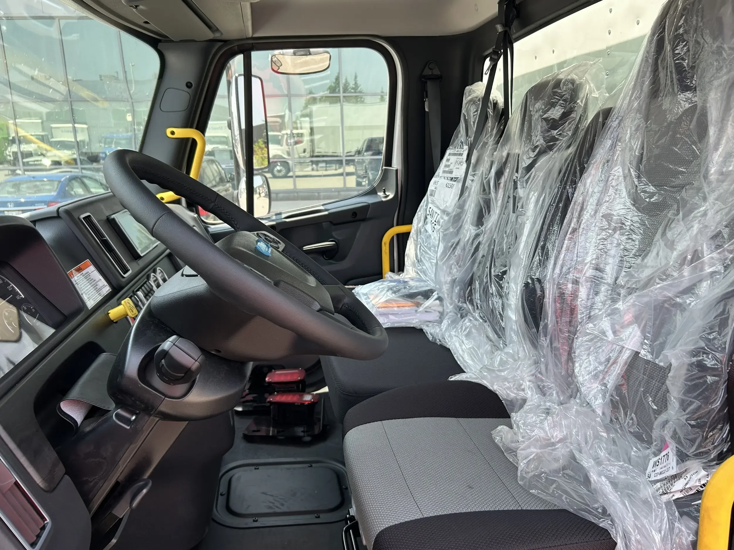 2026 Freightliner M2 106 - image 12