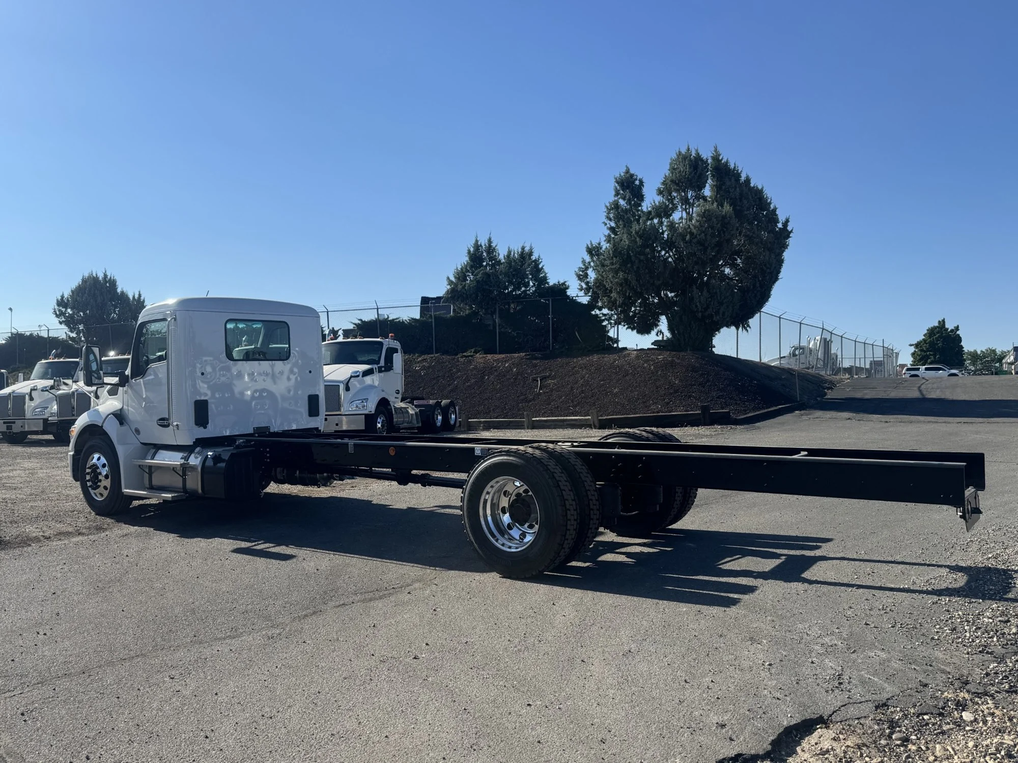 2026 Kenworth T280 - image 4