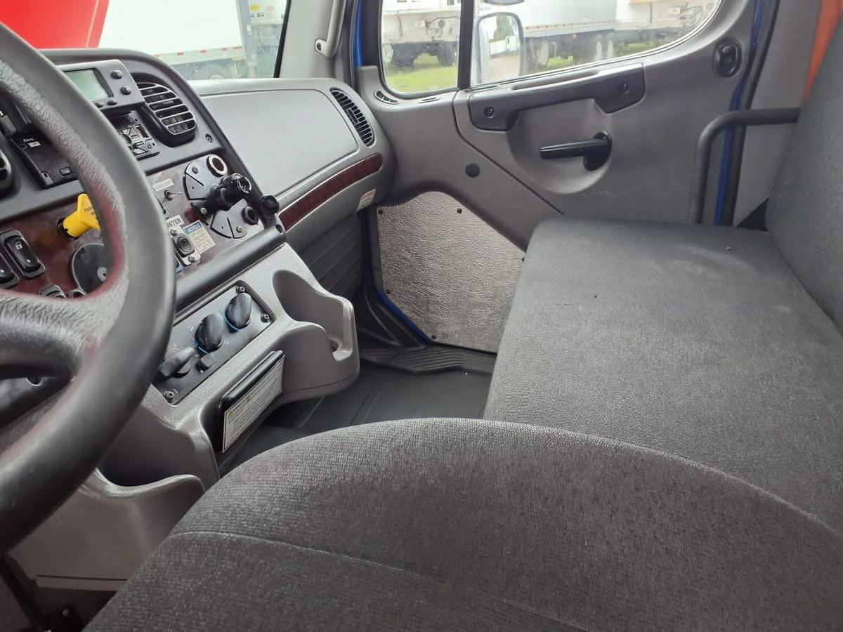 2019 Freightliner M2 106 - image 8