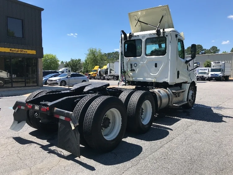 2018 Freightliner Cascadia - image 7
