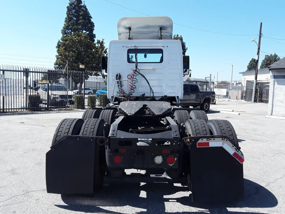 2019 Volvo VNL 860 in Montebello, CA — photo 5