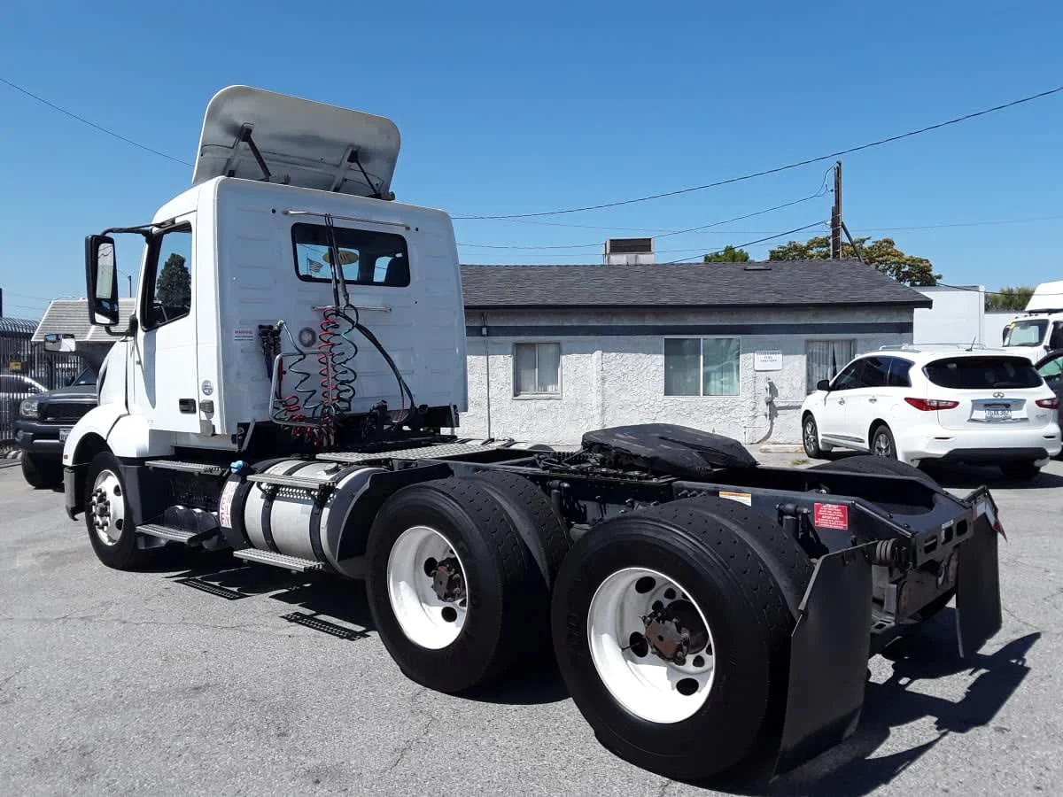 2019 Volvo VNL 860 in Montebello, CA — photo 6