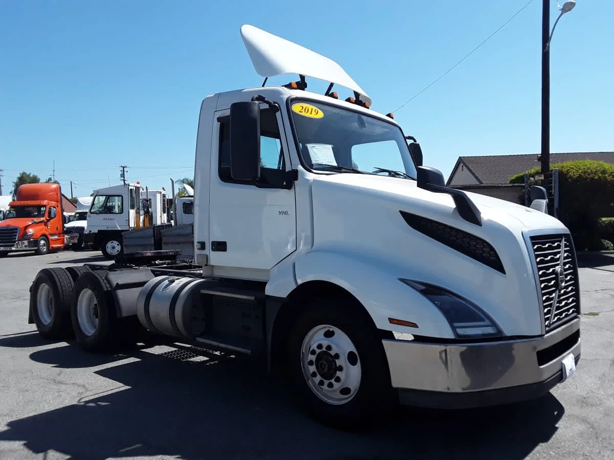 2019 Volvo VNL 860 in Montebello, CA — photo 3