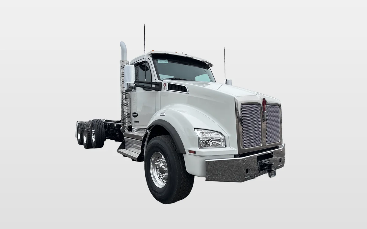 2025 Kenworth T880 - image 1