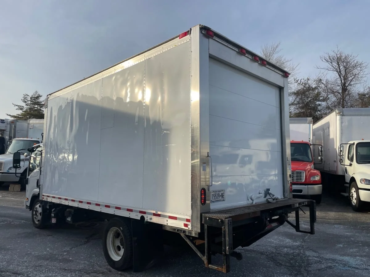 2019 Isuzu NPR - image 6