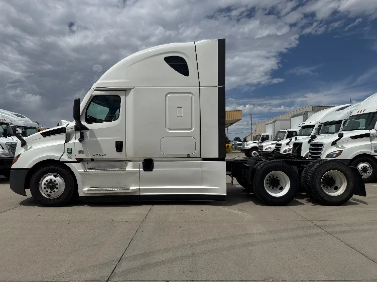 2024 Freightliner Cascadia in Salt Lake City, UT — photo 4