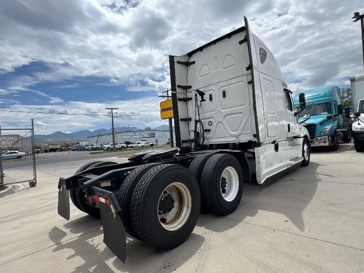 2024 Freightliner Cascadia in Salt Lake City, UT — photo 7