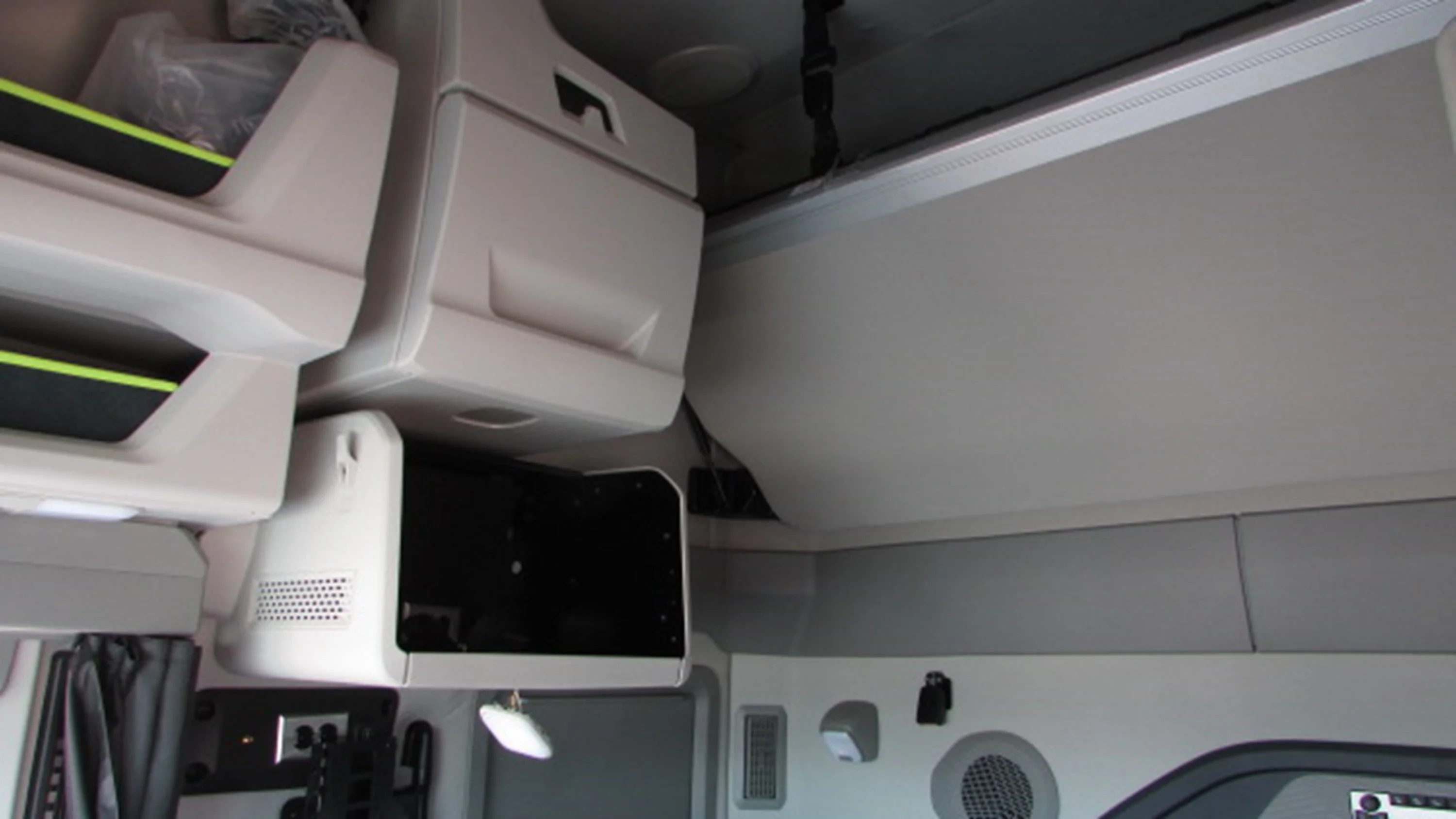 2026 Volvo VNL 660 in Houston, TX — photo 10