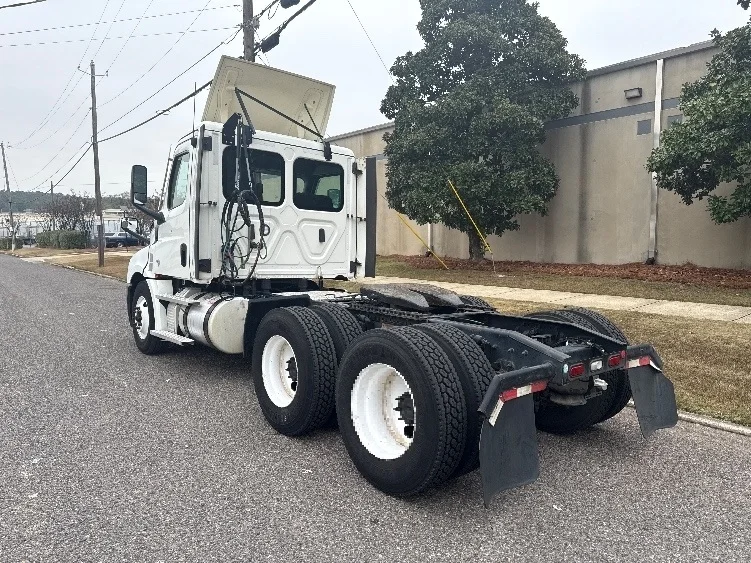 2021 Freightliner Cascadia in Homewood, AL — photo 5