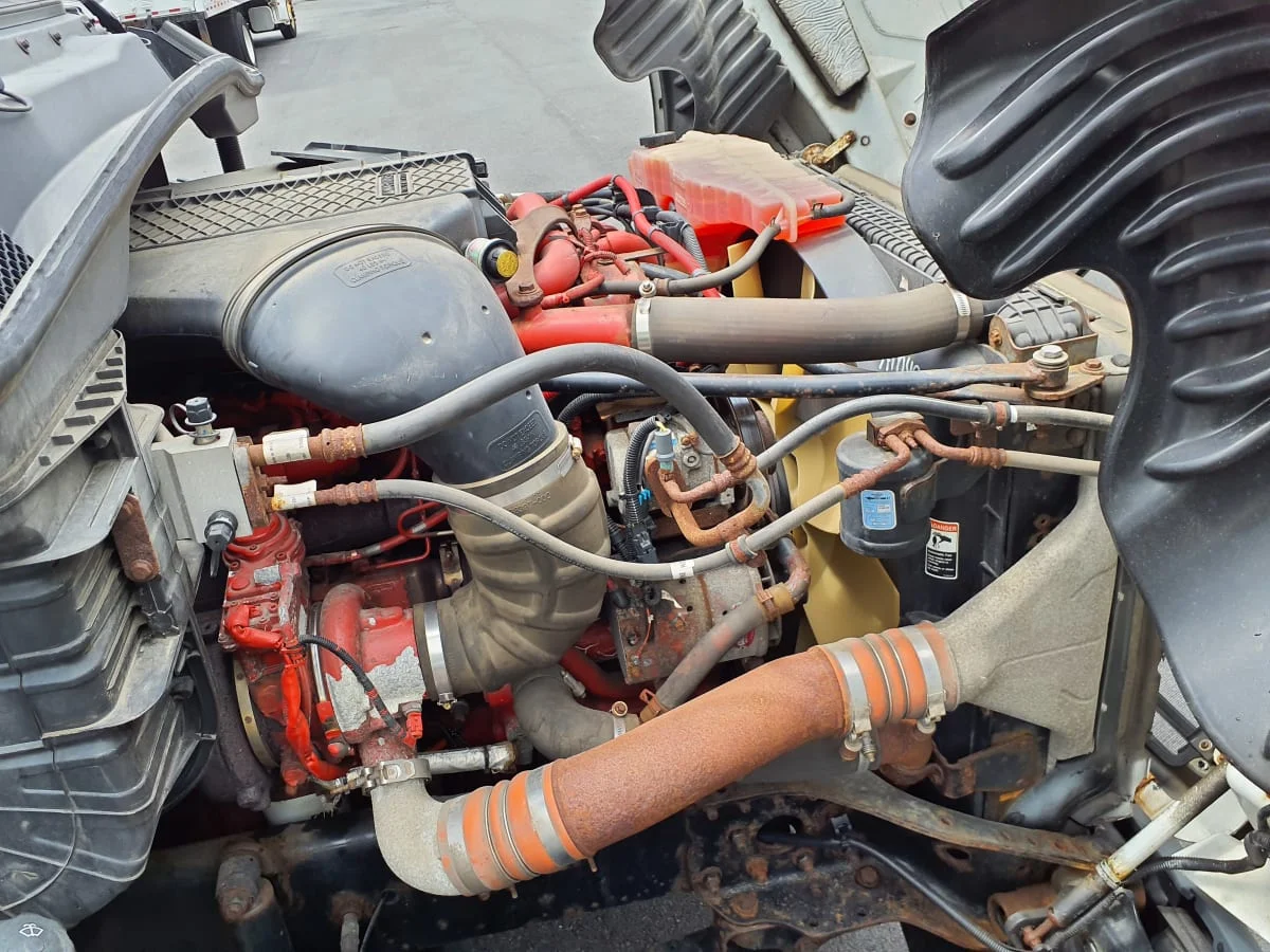 2016 Freightliner Cascadia - image 9