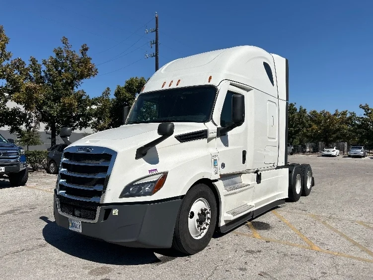 2021 Freightliner Cascadia - image 3