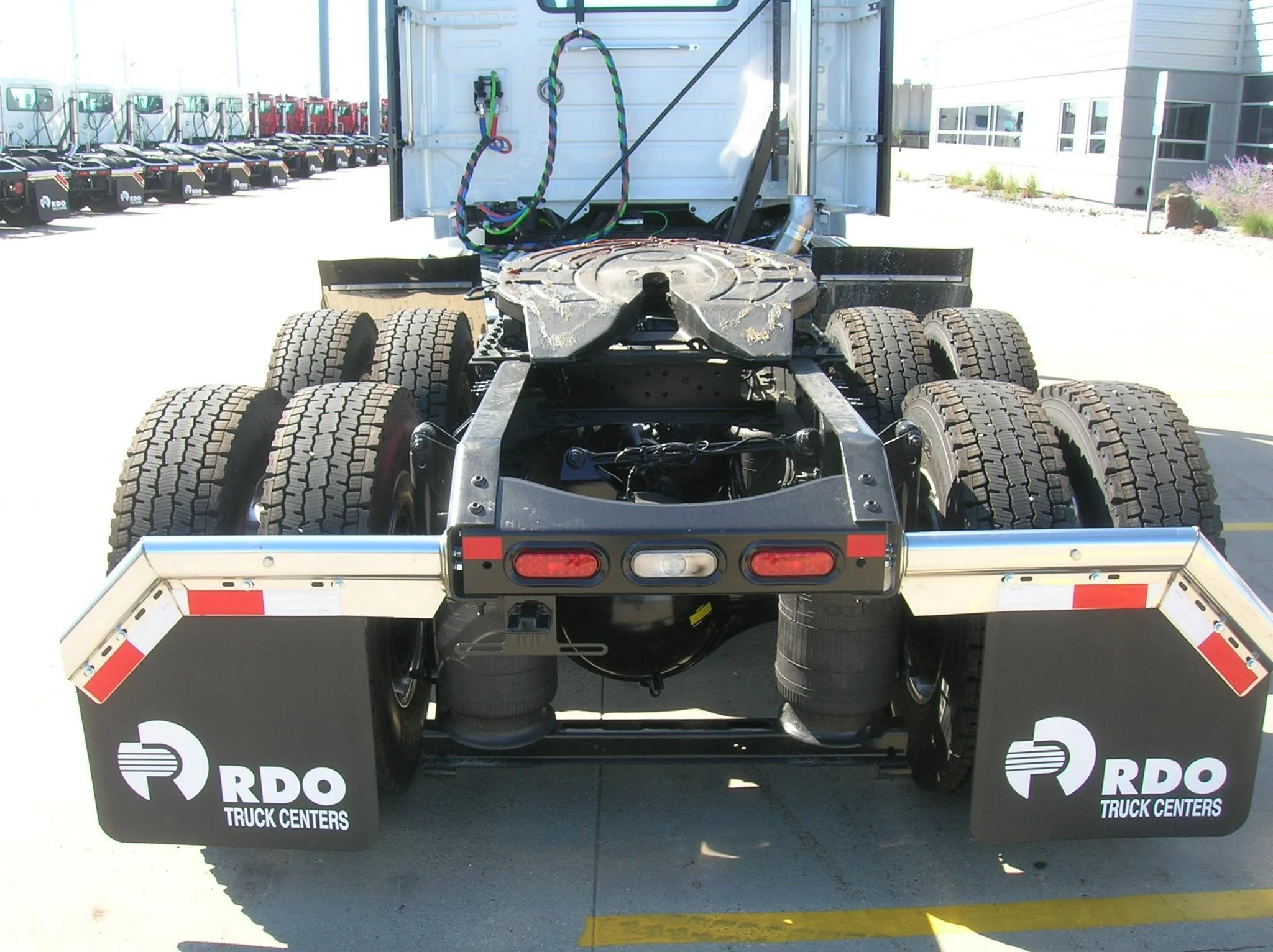 2026 Volvo VNR 640 - image 6