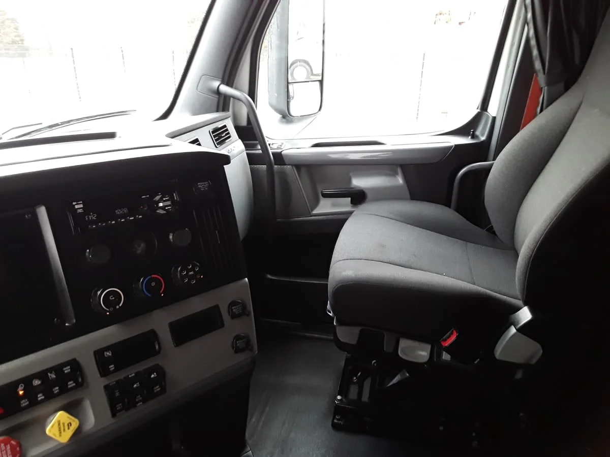 2020 Freightliner Cascadia - image 8