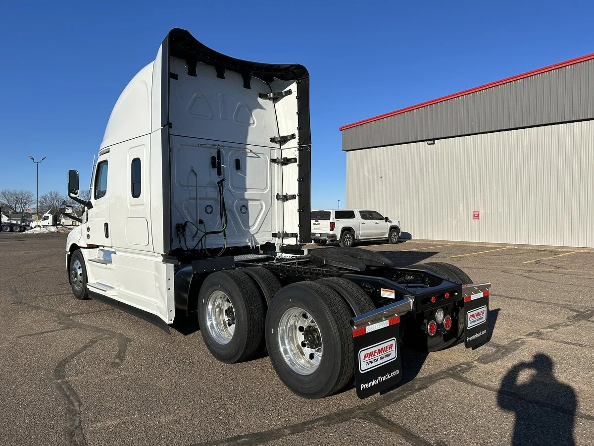 2026 Freightliner Cascadia - image 7