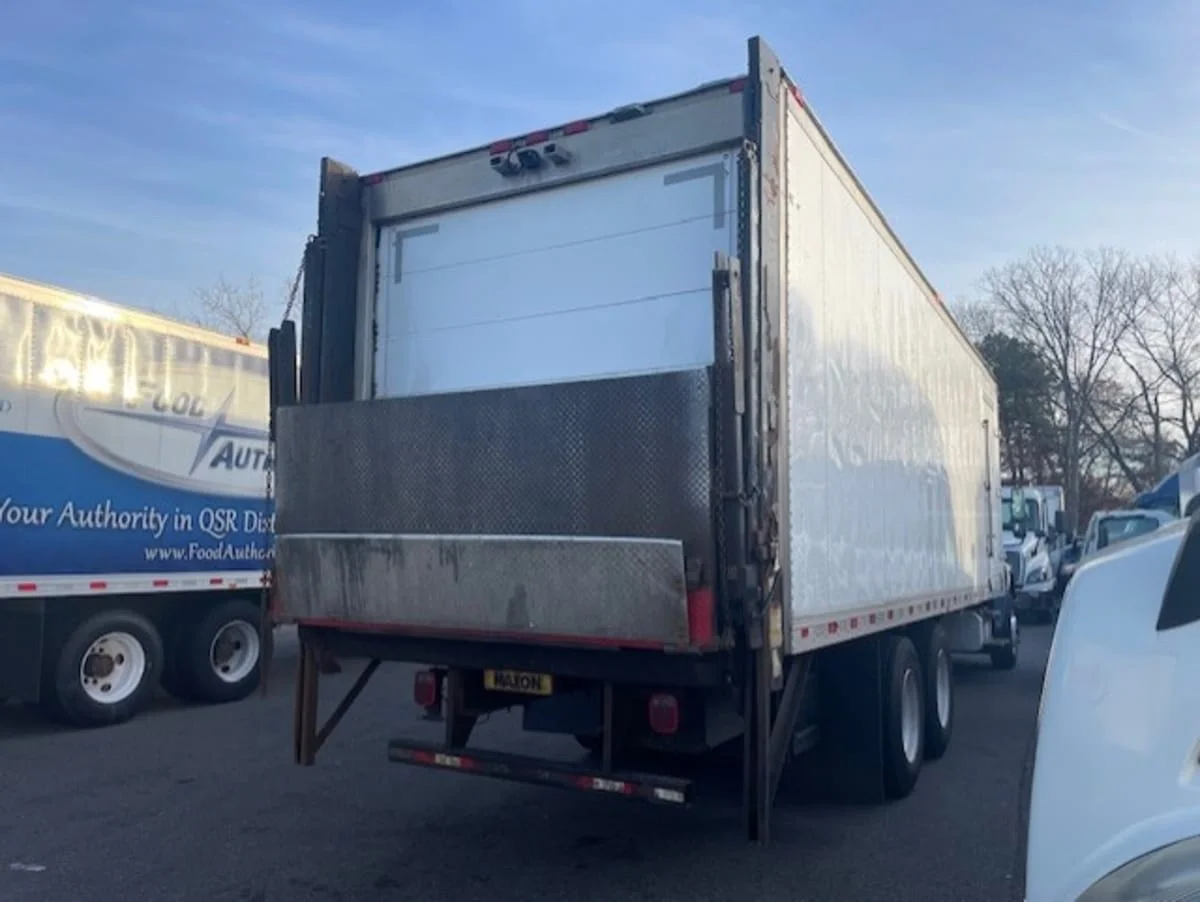2018 Freightliner M2 106 in Farmingdale, NY — photo 4