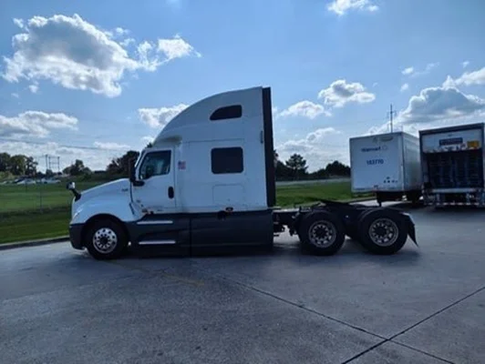 2021 International LT in Little Rock, AR — photo 2