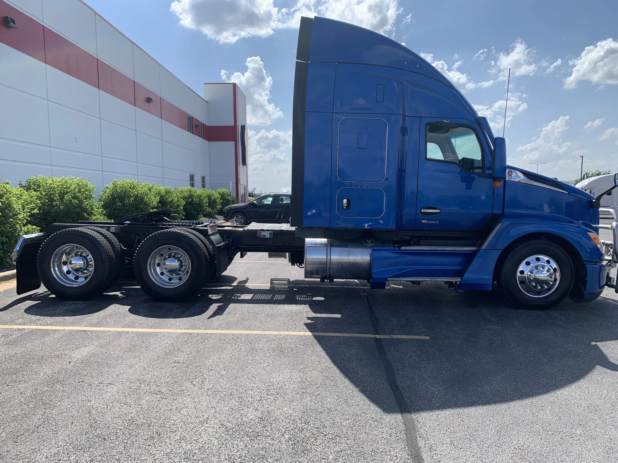 2023 Kenworth T680 in Mokena, IL — photo 4