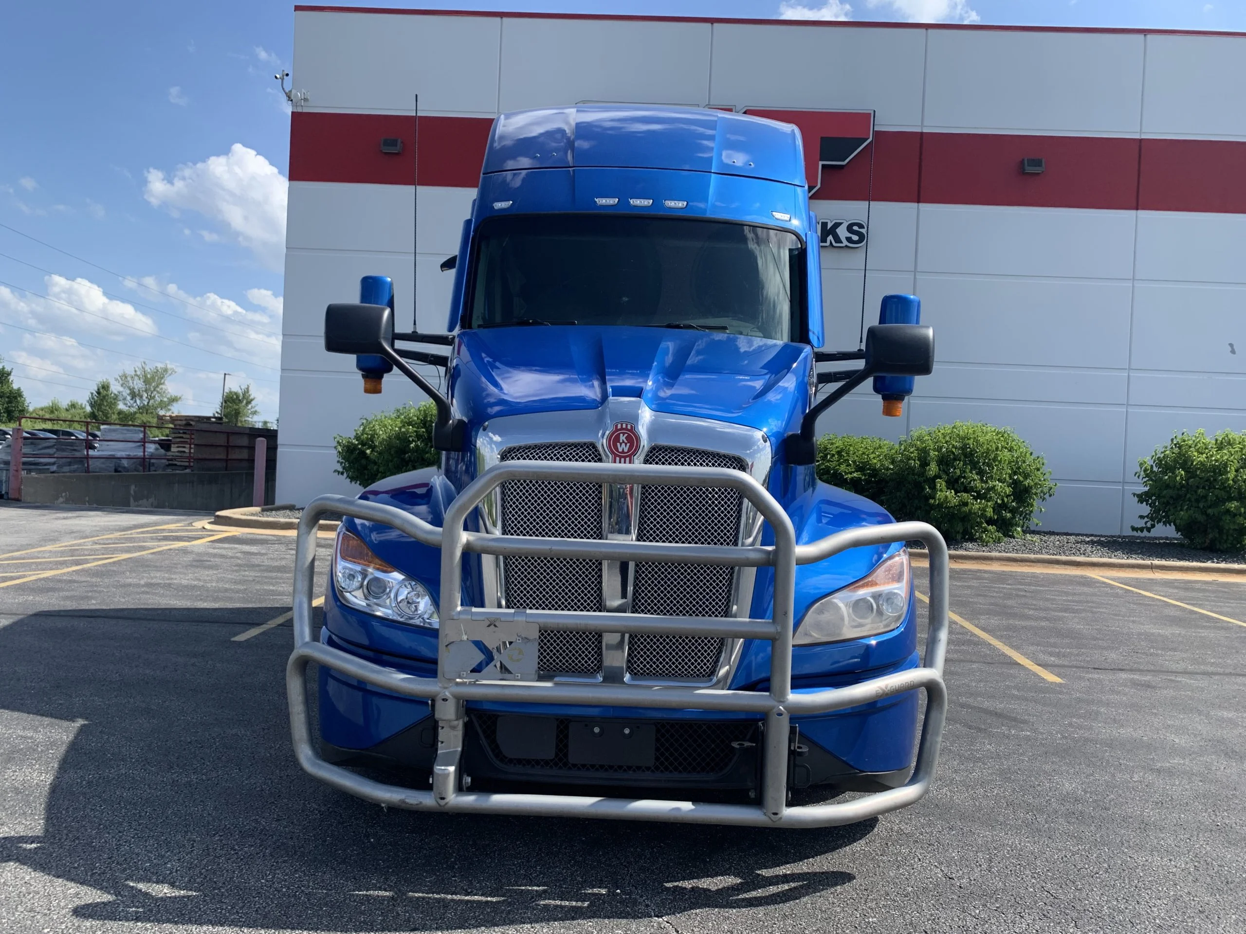 2023 Kenworth T680 in Mokena, IL — photo 2