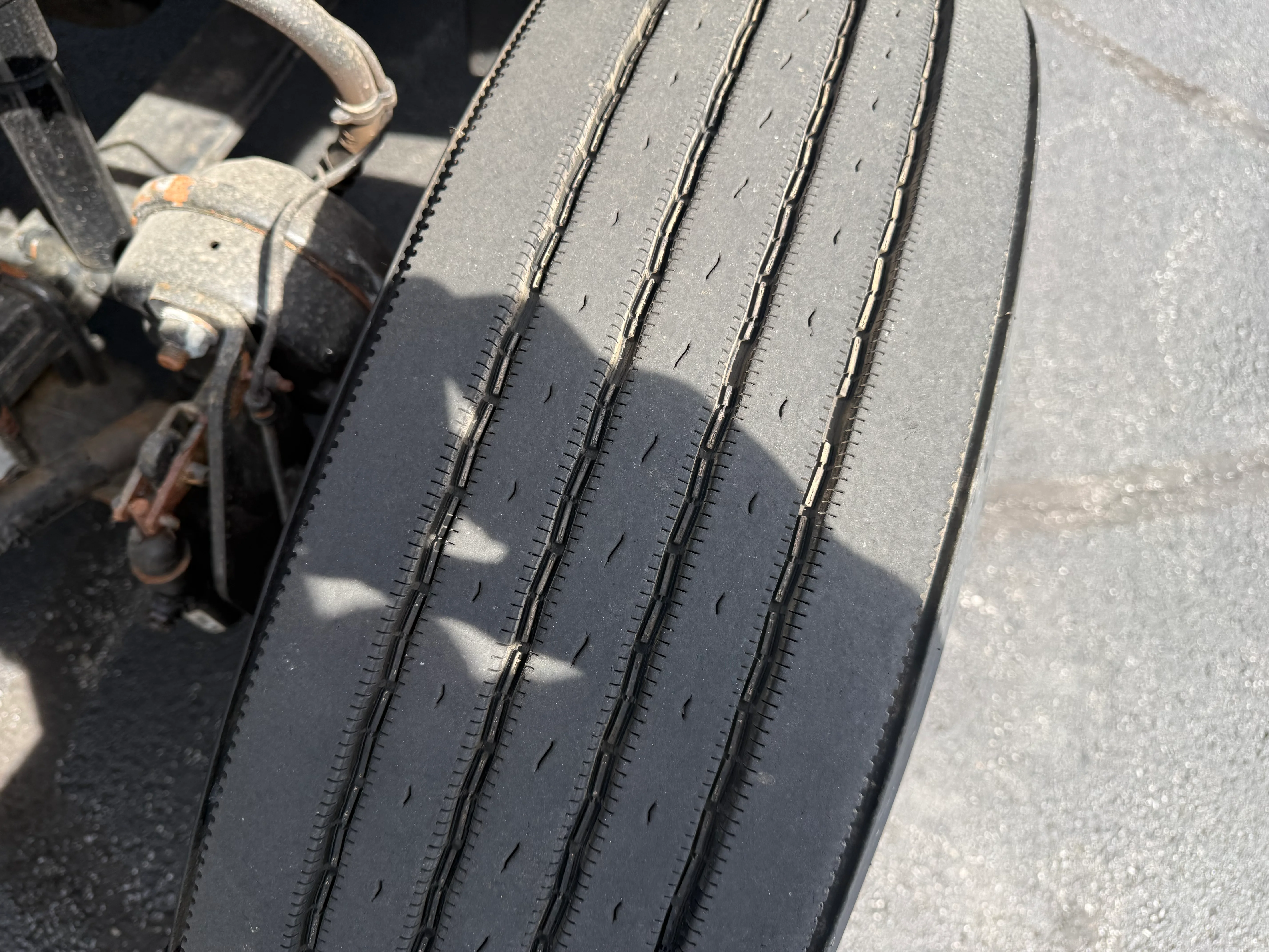 2019 Freightliner Cascadia - image 9