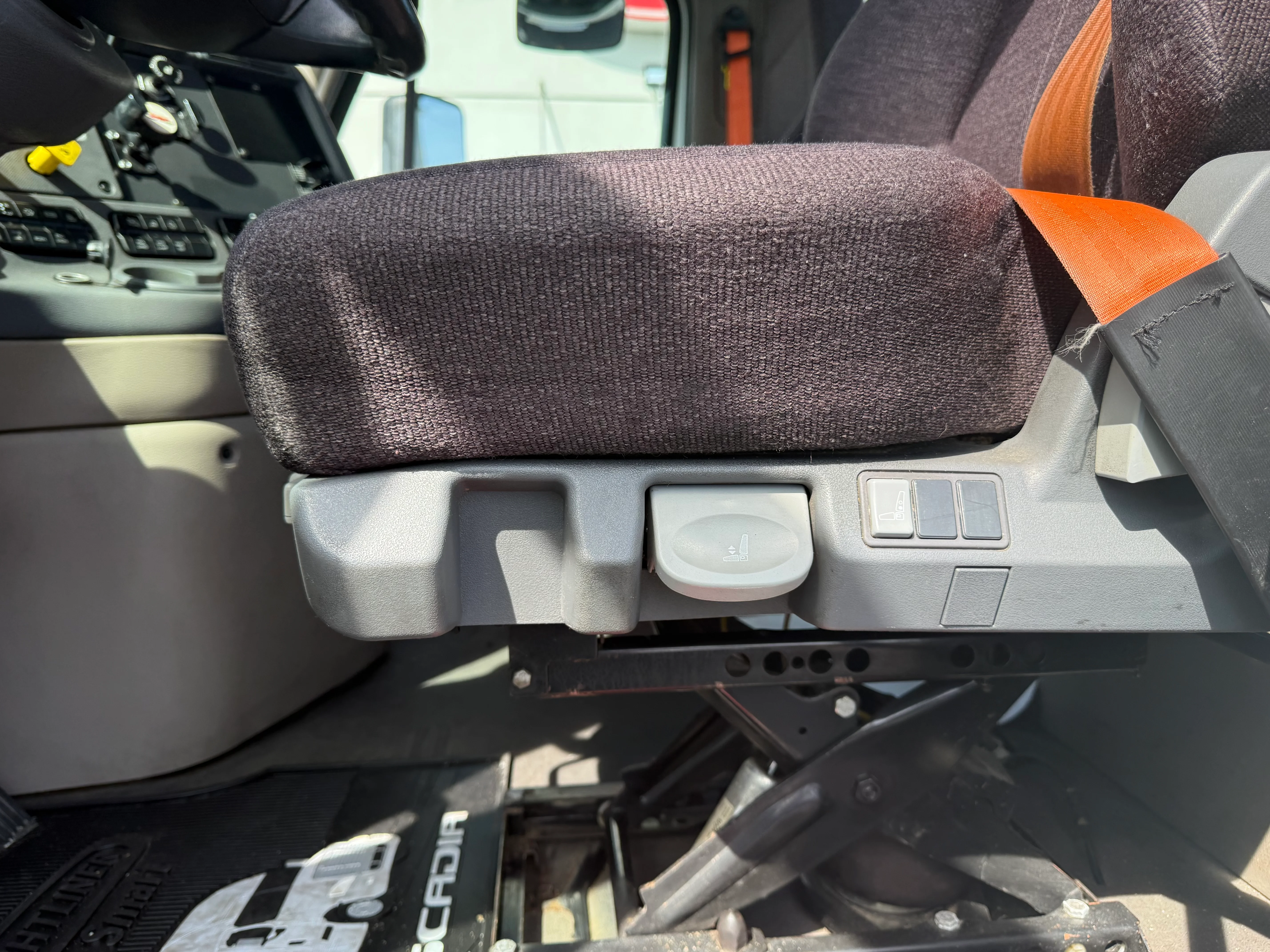 2019 Freightliner Cascadia - image 16