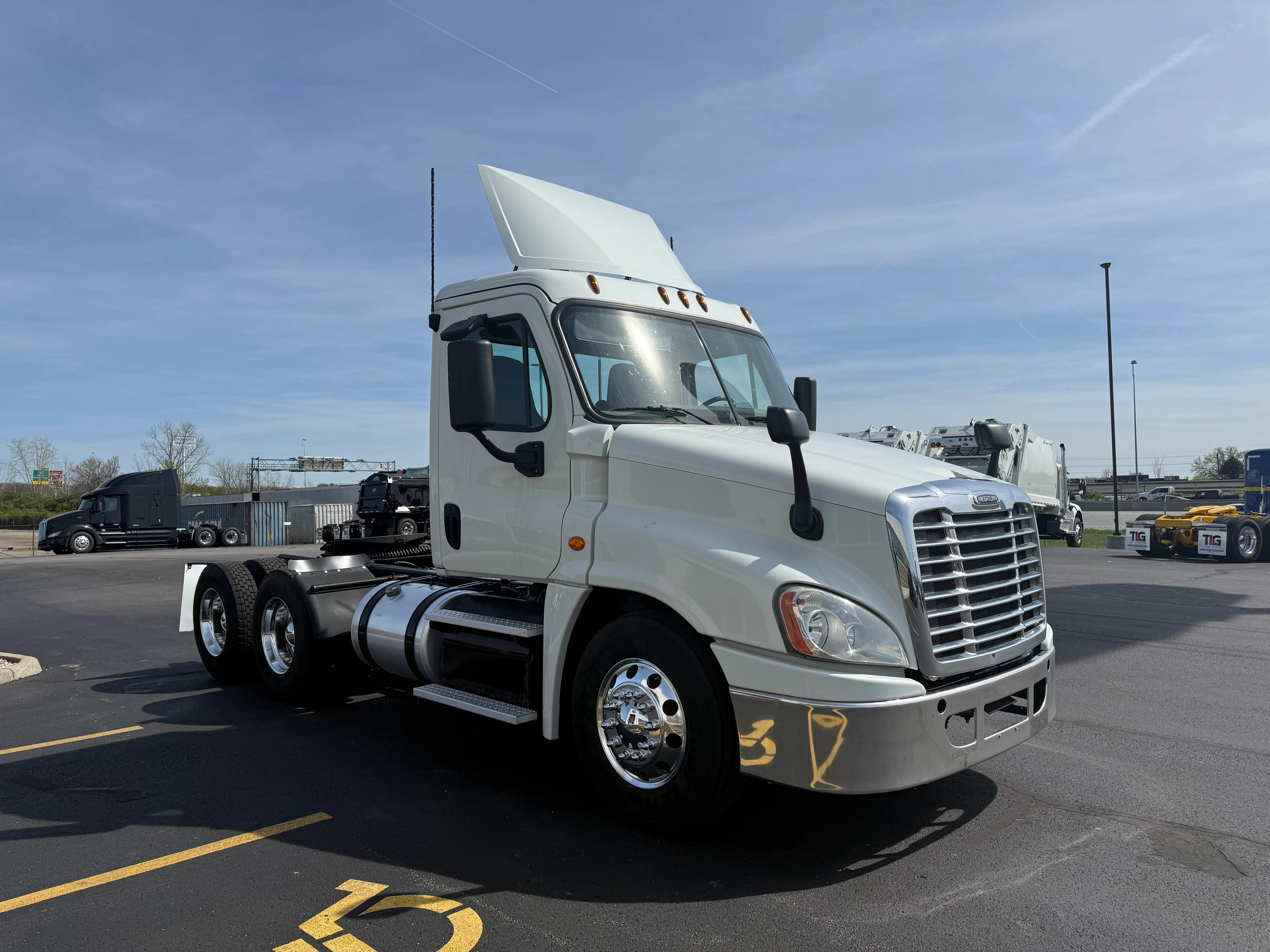 2019 Freightliner Cascadia - image 7