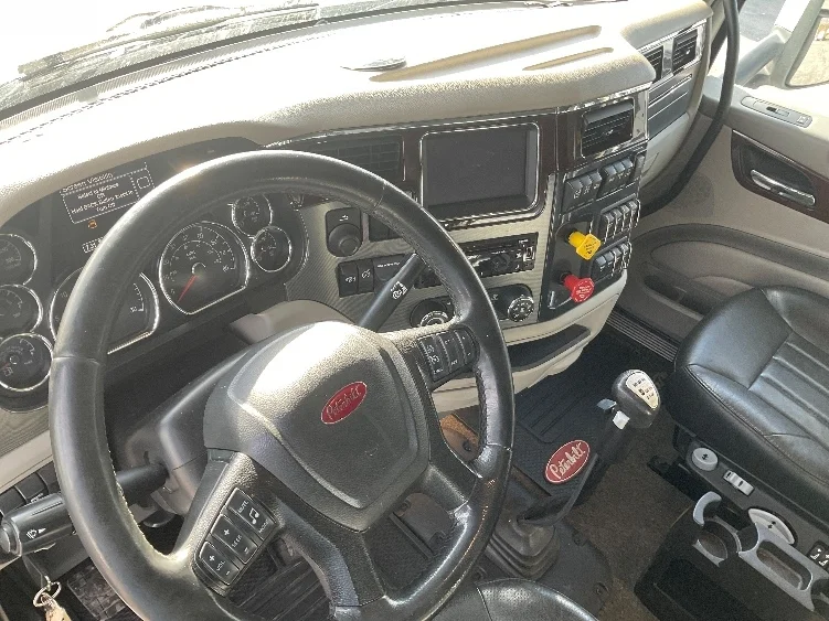 2020 Peterbilt 579 - image 10