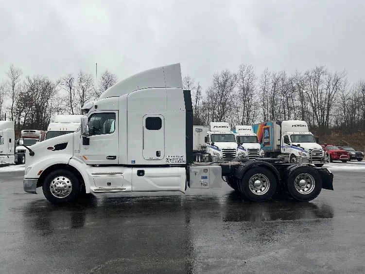 2020 Peterbilt 579 - image 4