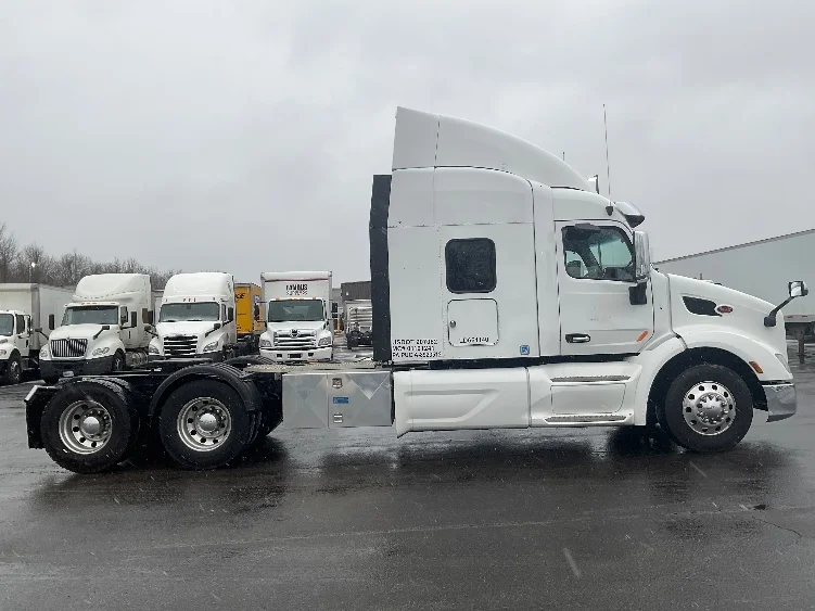2020 Peterbilt 579 - image 8
