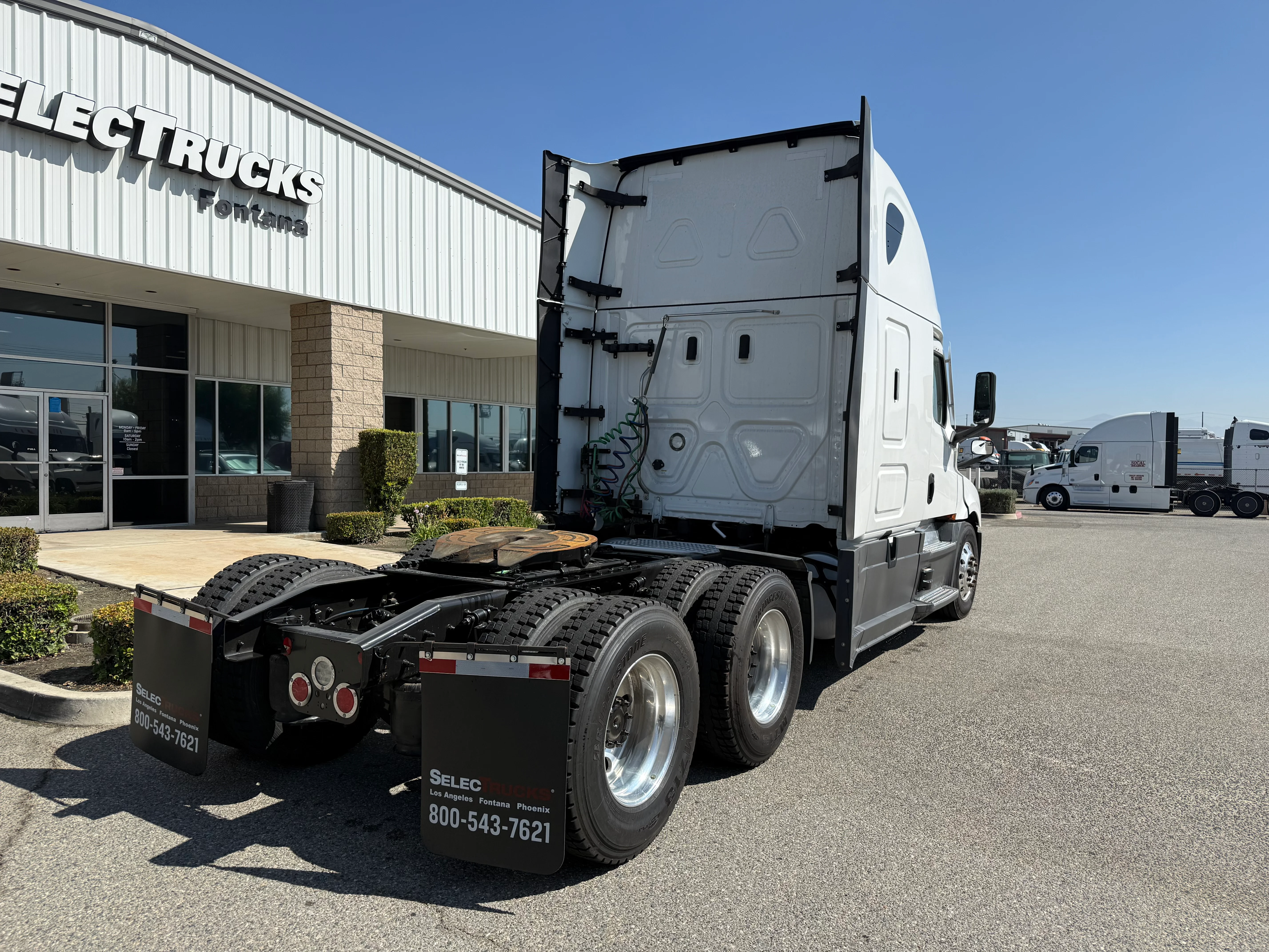 2023 Freightliner Cascadia in Fontana, CA — photo 7