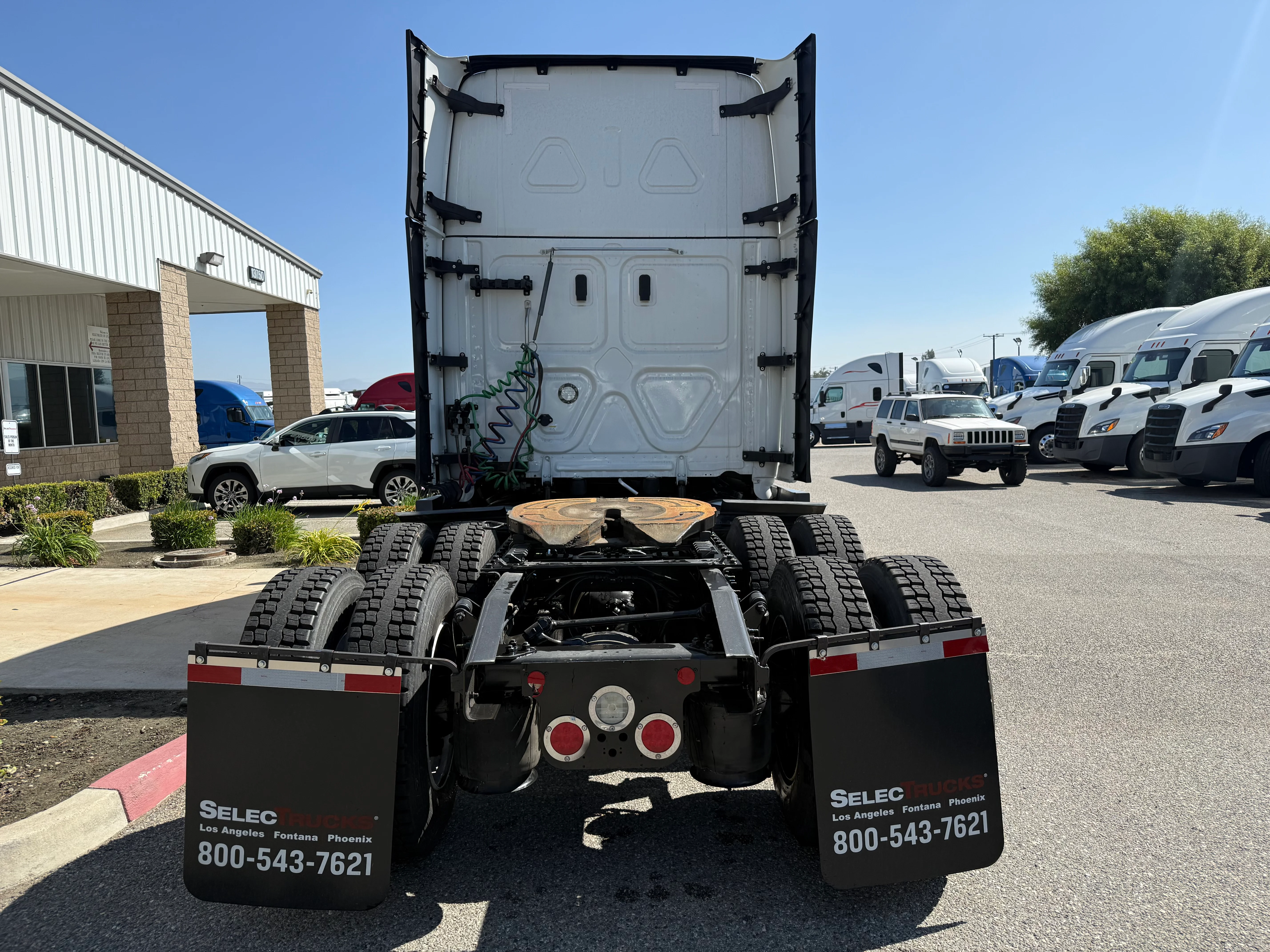 2023 Freightliner Cascadia in Fontana, CA — photo 6