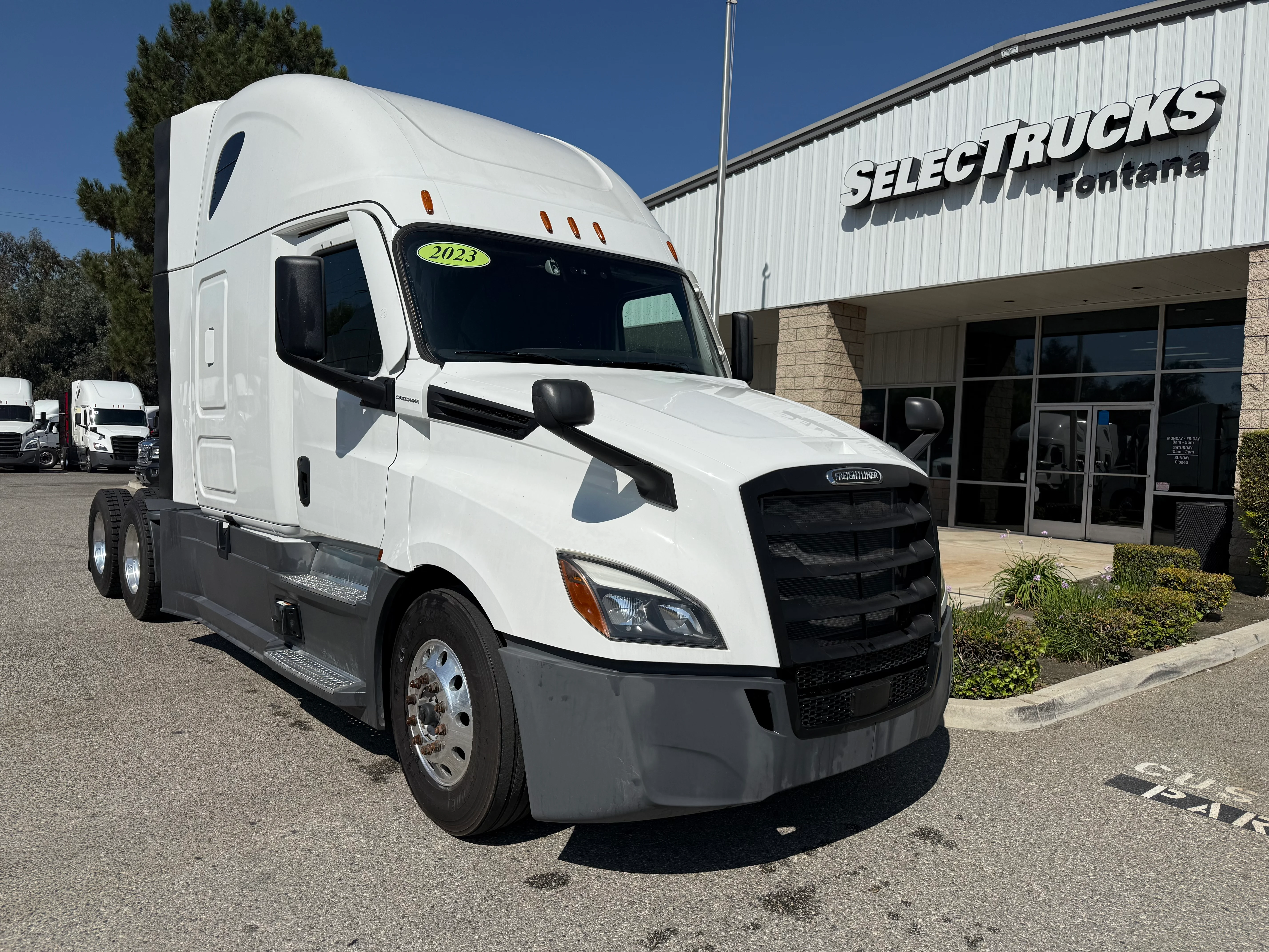 2023 Freightliner Cascadia in Fontana, CA — photo 10