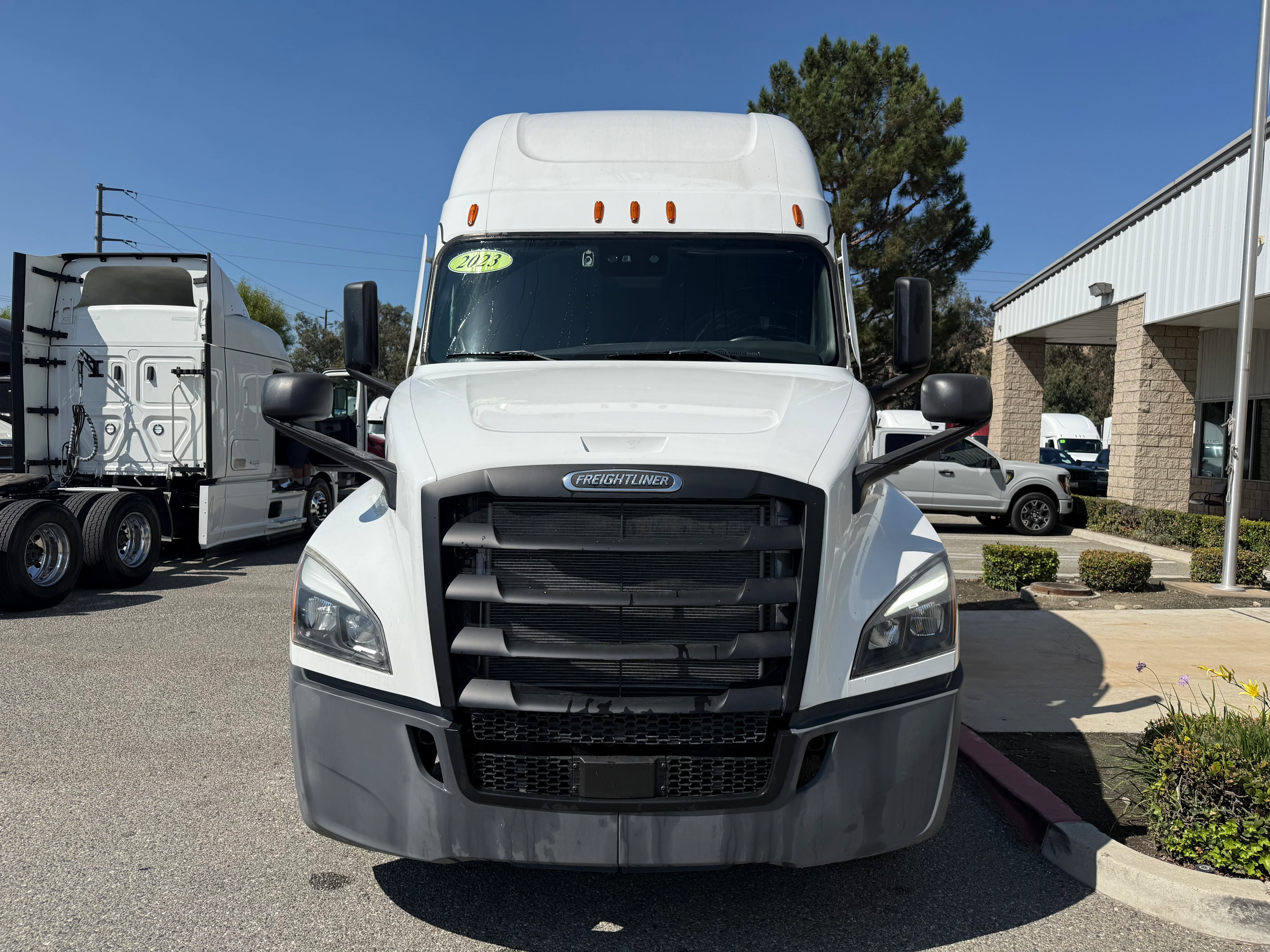 2023 Freightliner Cascadia in Fontana, CA — photo 2