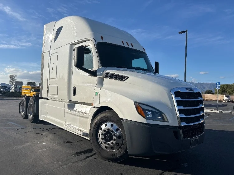 2019 Freightliner Cascadia in Fontana, CA