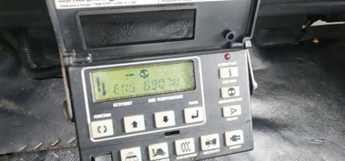 2016 Hino 268 - image 13