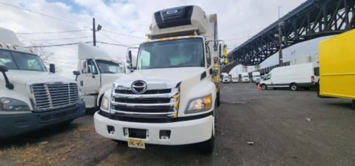 2016 Hino 268 in Newark, NJ — photo 3