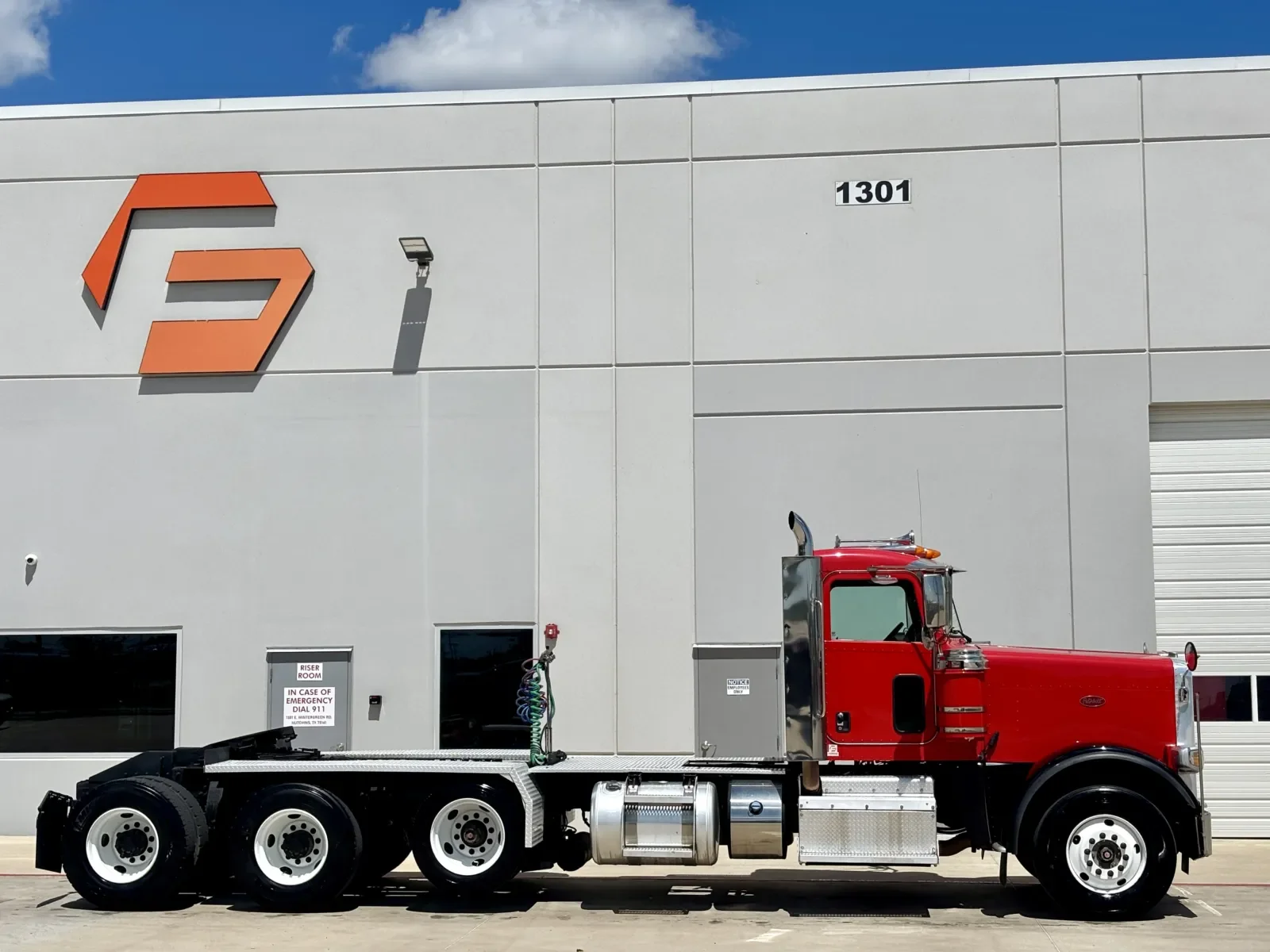 2015 Peterbilt 389 - image 3