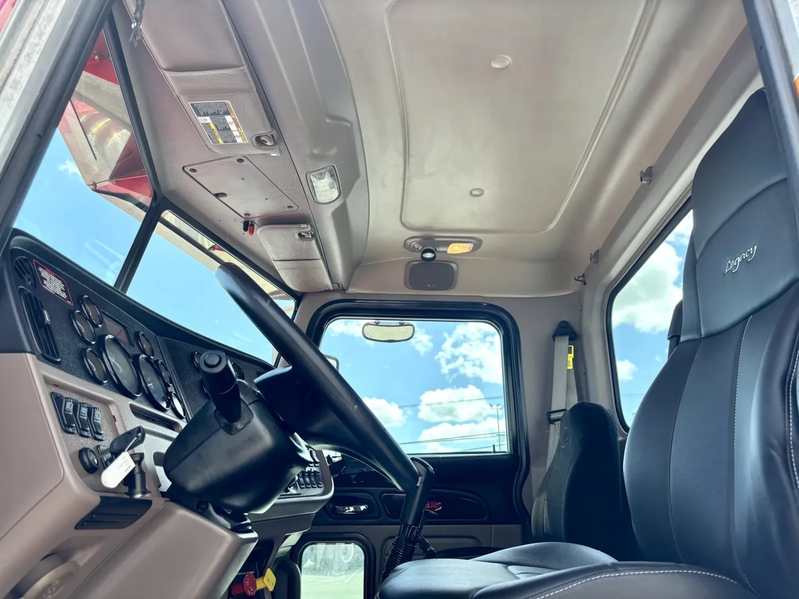 2015 Peterbilt 389 - image 14