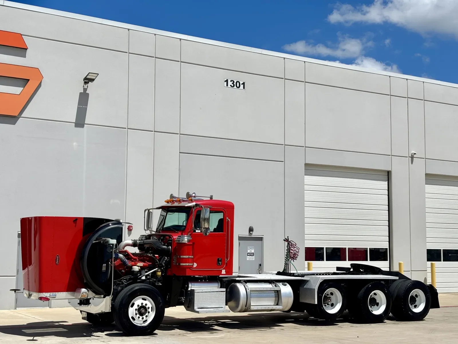 2015 Peterbilt 389 in Hutchins, TX — photo 10