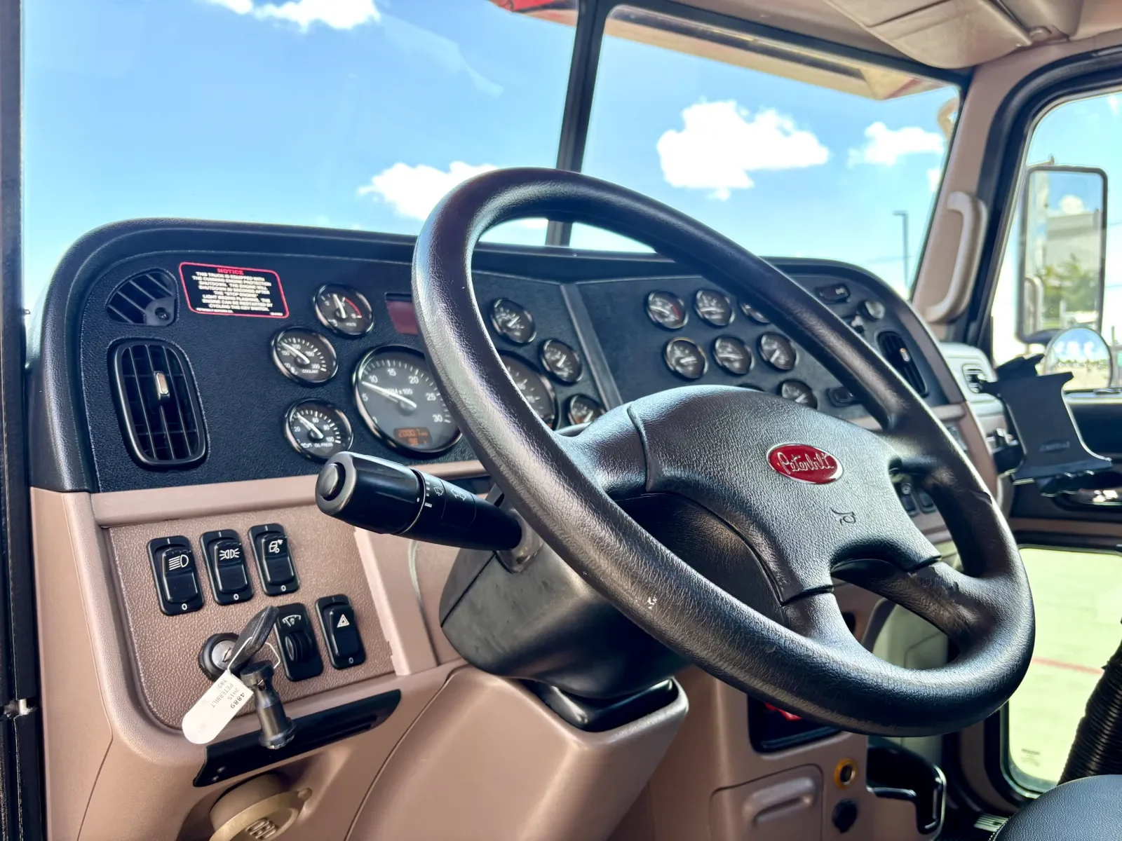 2015 Peterbilt 389 - image 15