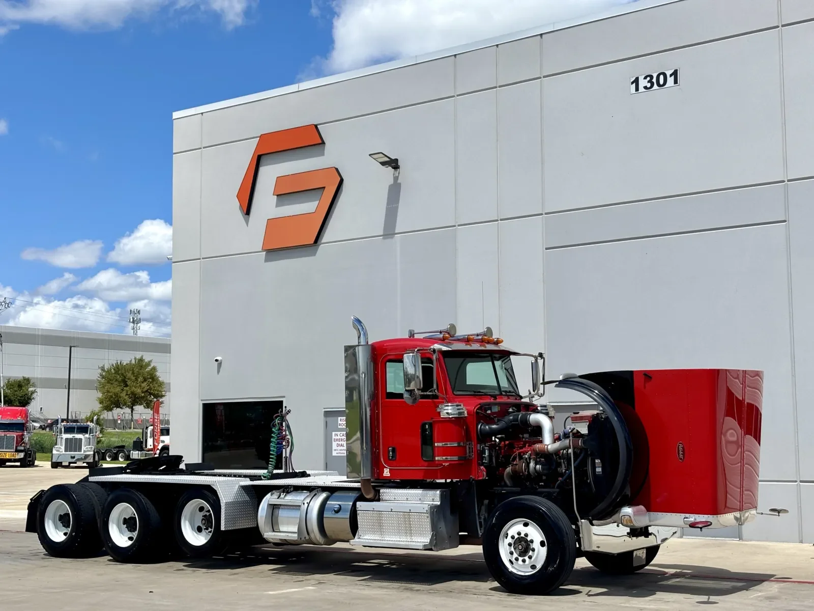 2015 Peterbilt 389 - image 9