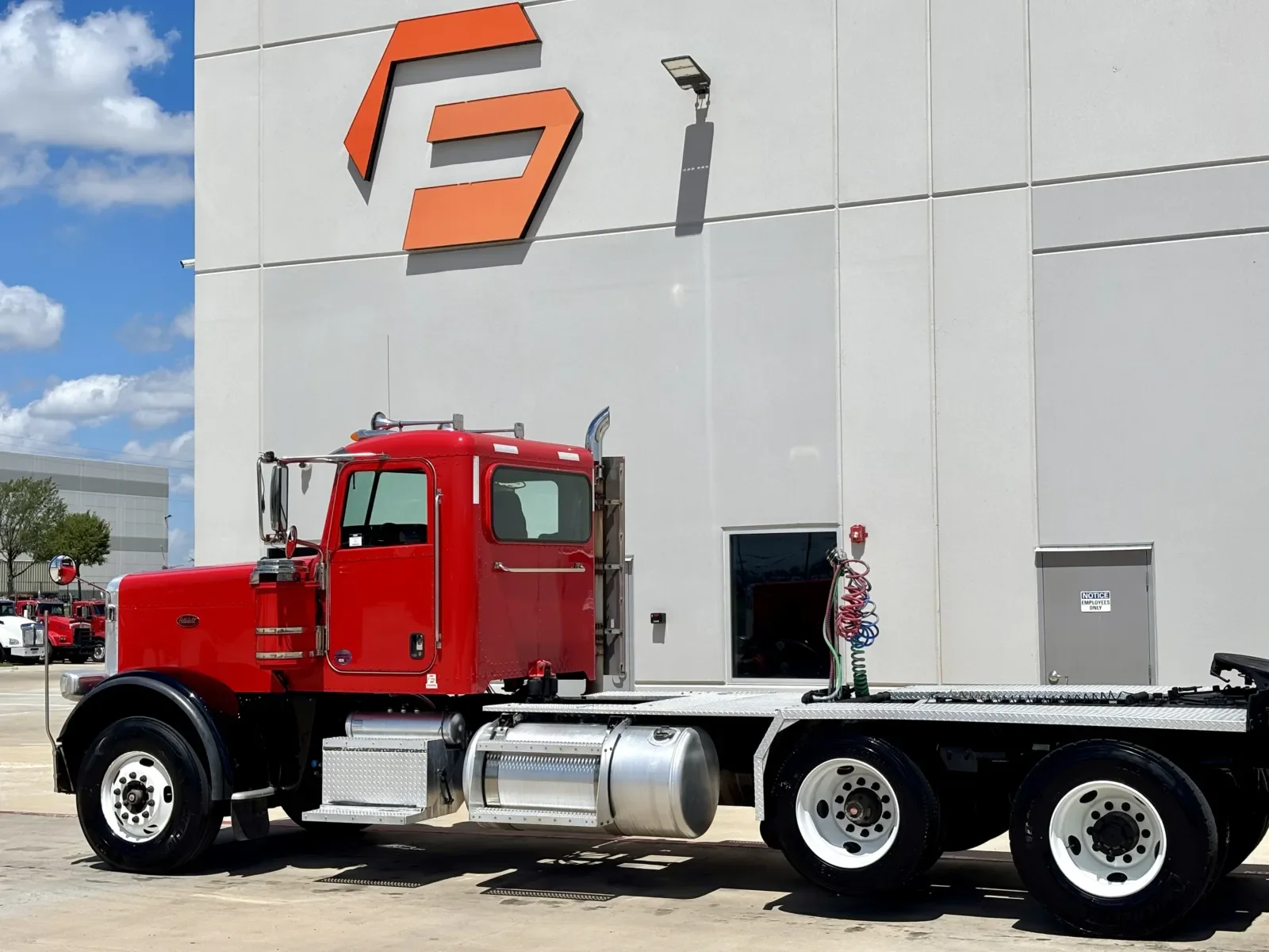 2015 Peterbilt 389 in Hutchins, TX — photo 8