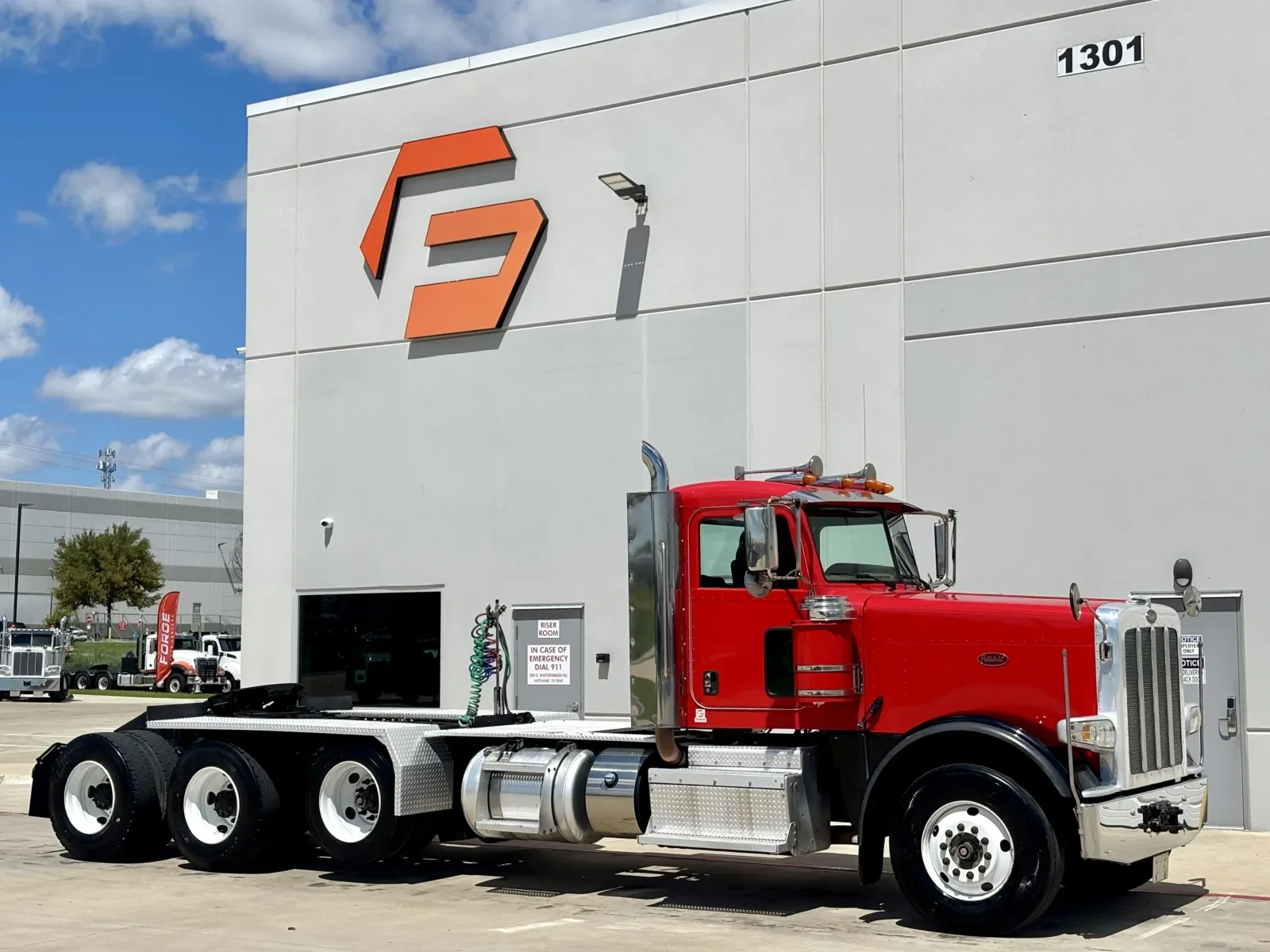 2015 Peterbilt 389 in Hutchins, TX