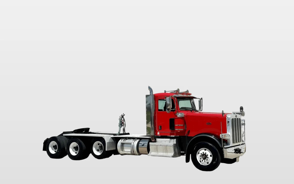 2015 Peterbilt 389 - image 1